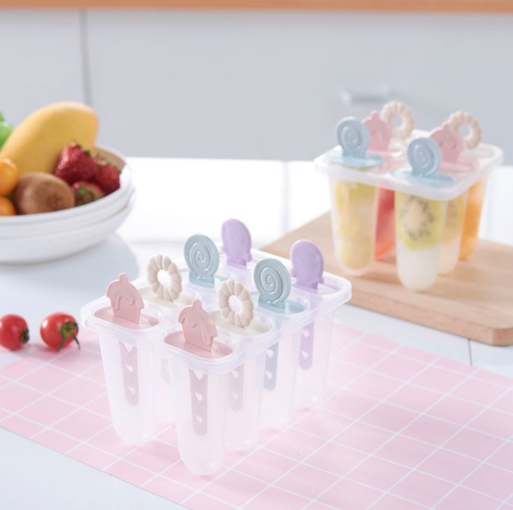 A set of 8 cute DIY ice mold cartoon Popsicle and ice cream molds, ice cream Popsicle molds, ice cream trays and ice boxes