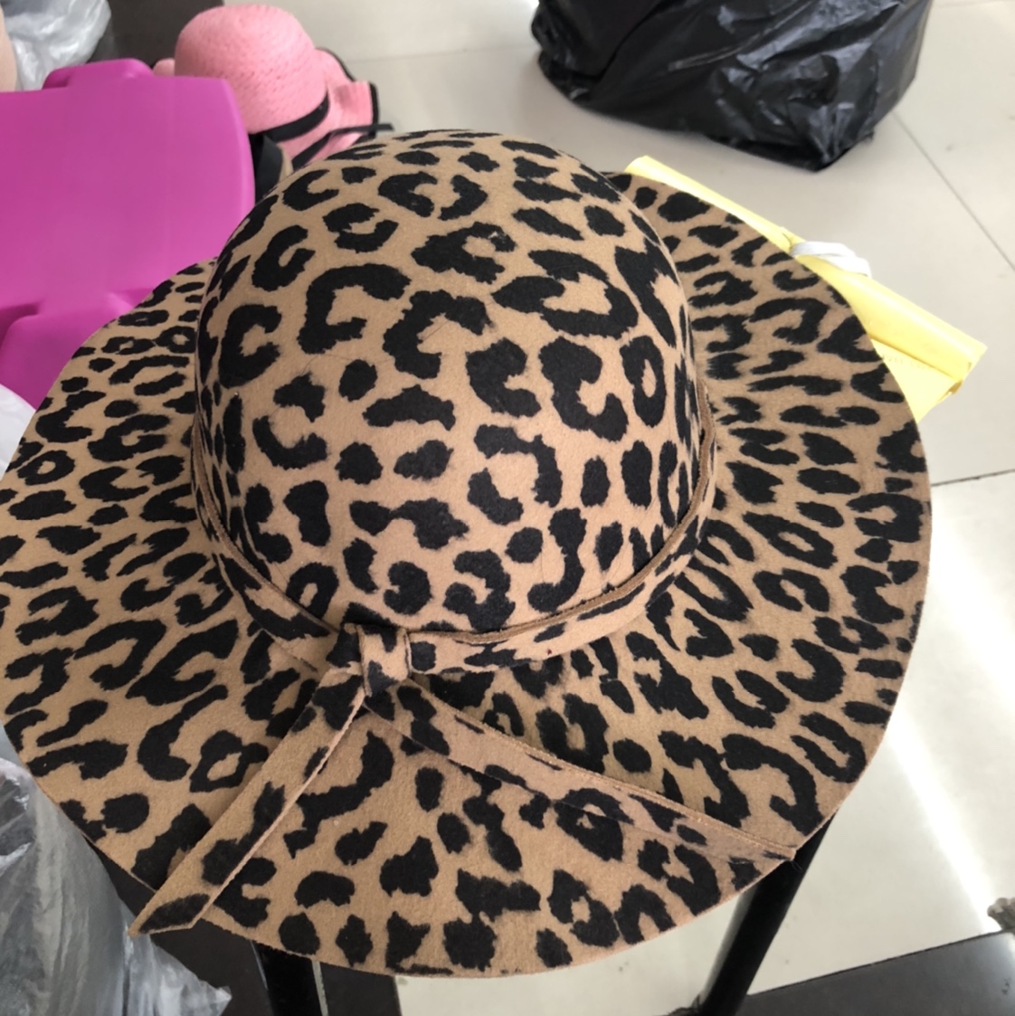 Leopard print wide-brimmed hat