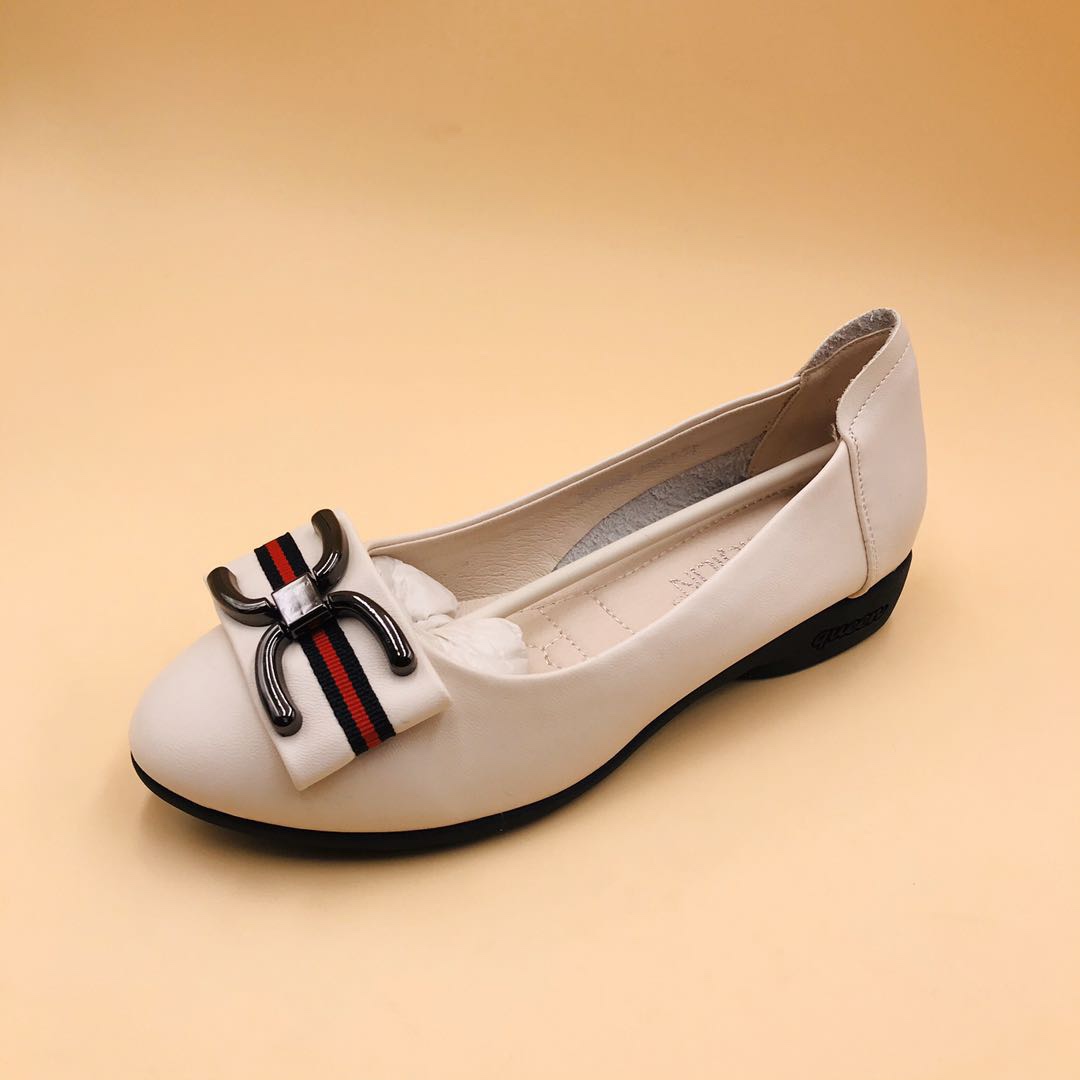 Women's red and black woven strap decorative buckle flat, comfortable and versatile single shoes details Picture