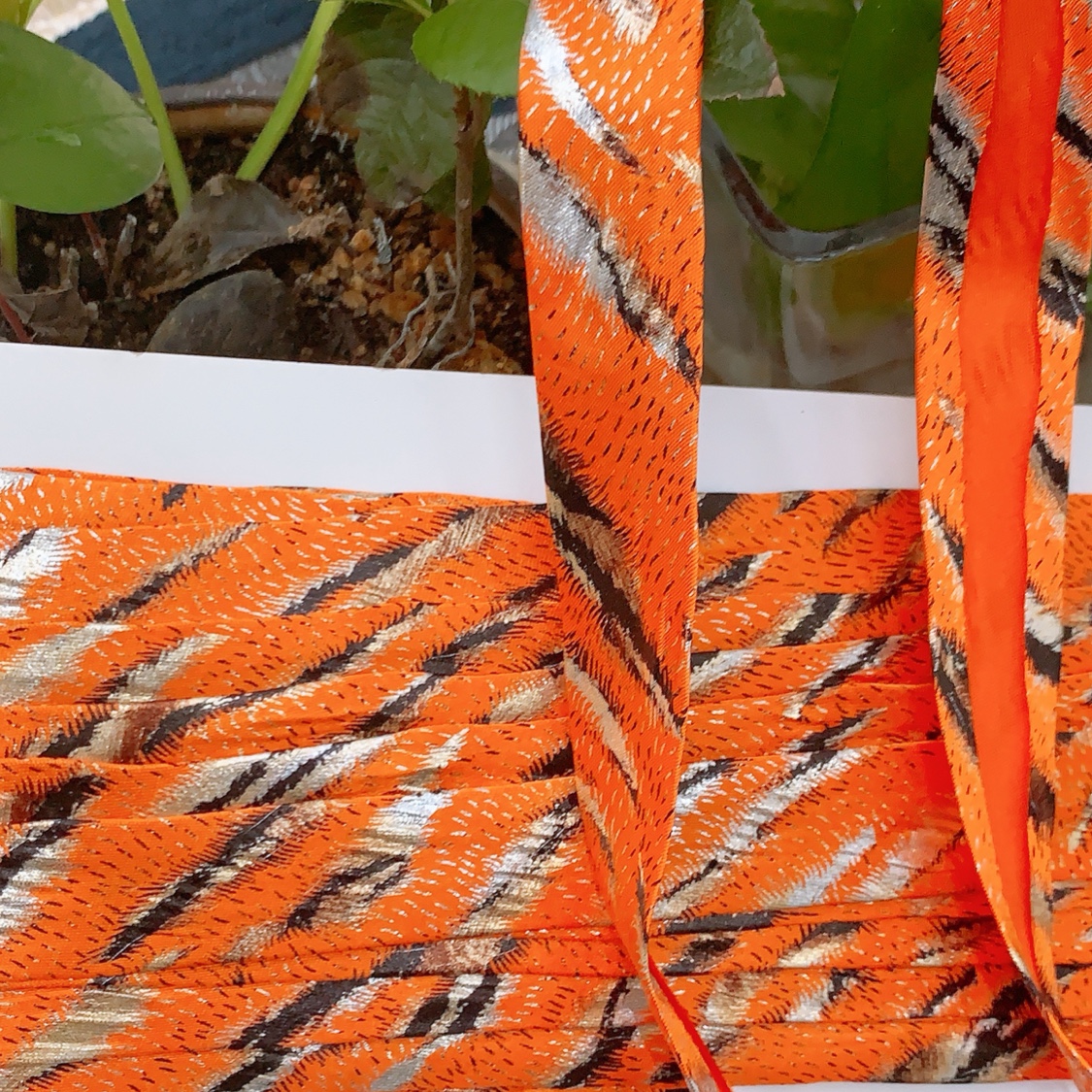 金黄卡片豹纹包边