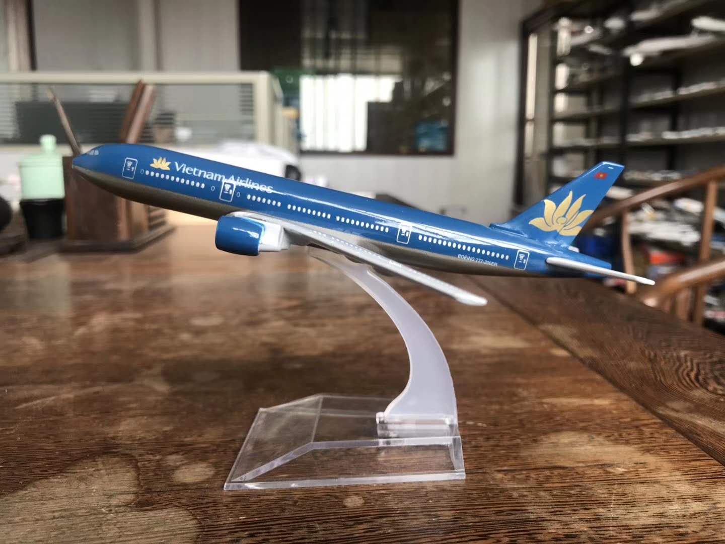 Metal aircraft model (Vietnam Airlines B777) aircraft model alloy aircraft model