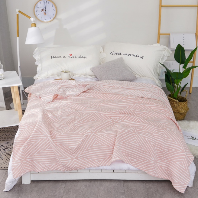 Three-layer washed cotton large triangular double towel quilt Application Scenario