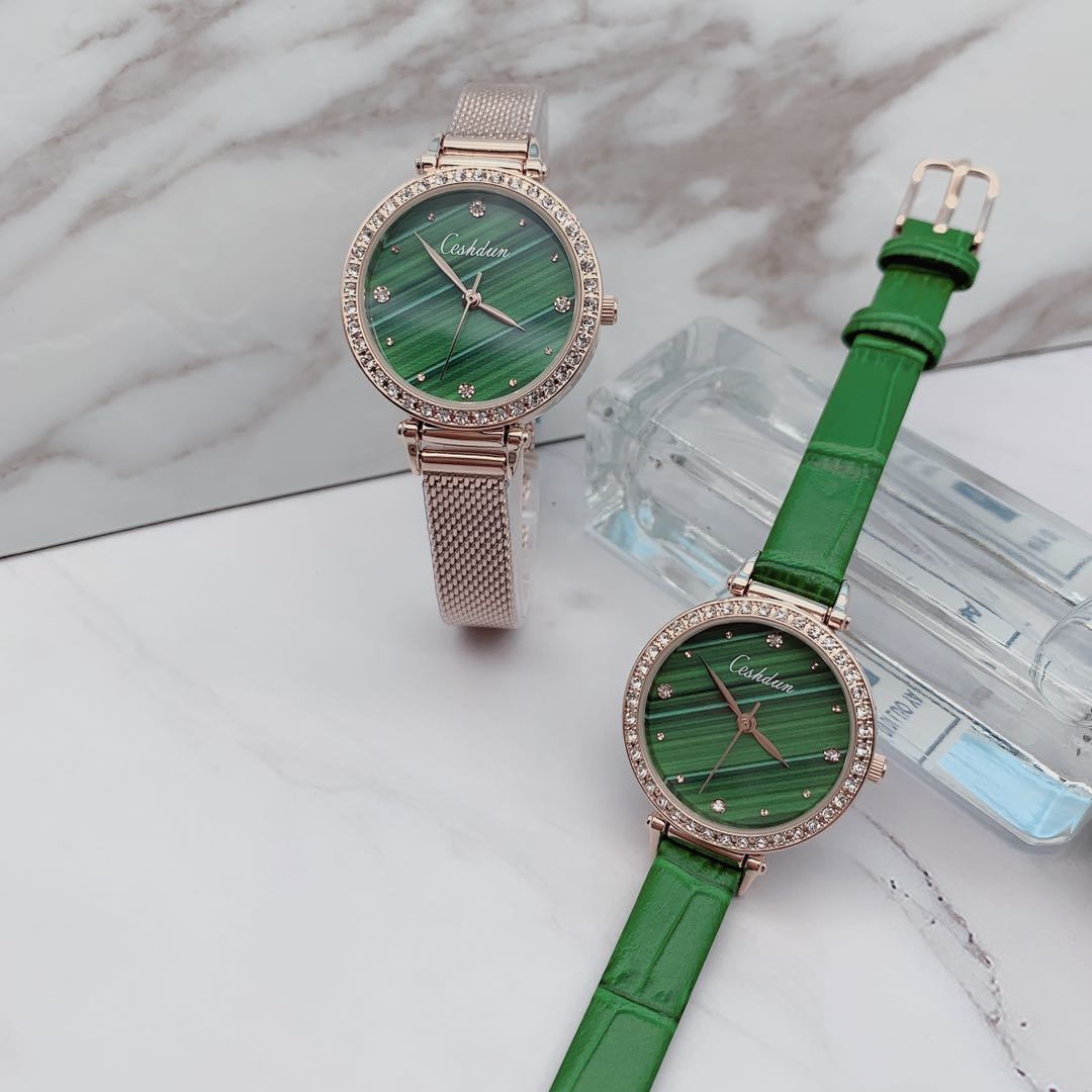 The Hessington Peacock Green dial waterproof women's small leather watch was live-streamed by Internet celebrities