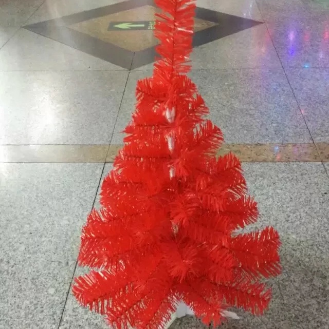 Yiyang Christmas Craft 1.5-meter red Christmas tree Application Scenario