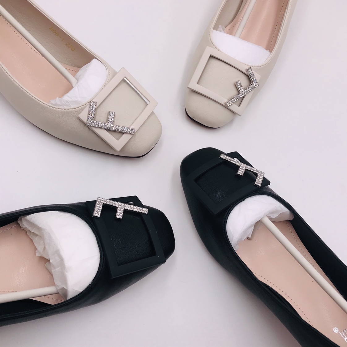 Women's F diamond buckle low-heeled comfortable and versatile single shoes Specification image