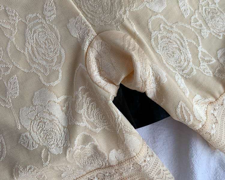 The Internet has gone viral with ice silk nylon jacquard lace edge summer anti-exposure, fat and plus-size mid-high-waisted safety pants detail image 8