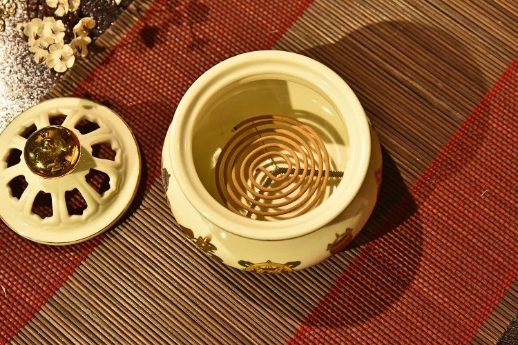 Eight-treasure ceramic incense burner Item Picture