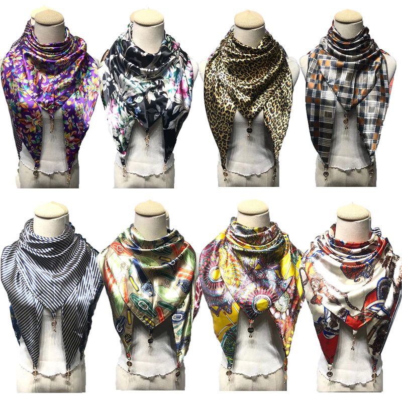 吊坠三角巾白底实物图