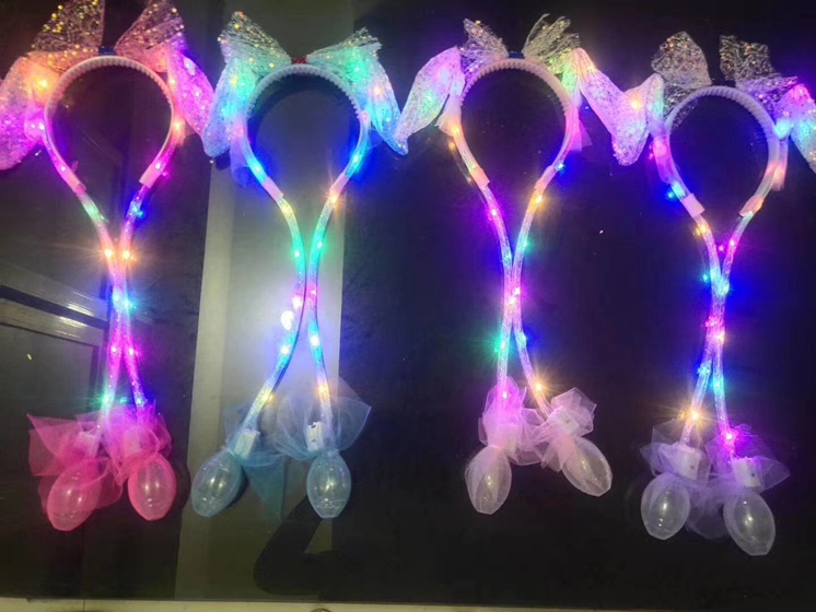 Yiwu toy wholesale children's luminous rabbit ears hair band kindergarten parent-child activities creative gifts to the school around the night market attractions sell thumbnail