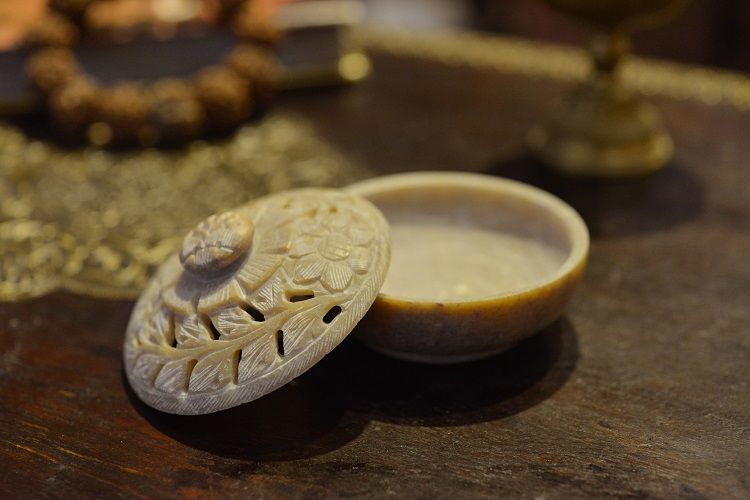 Soapstone is often used in round incense burners details Picture