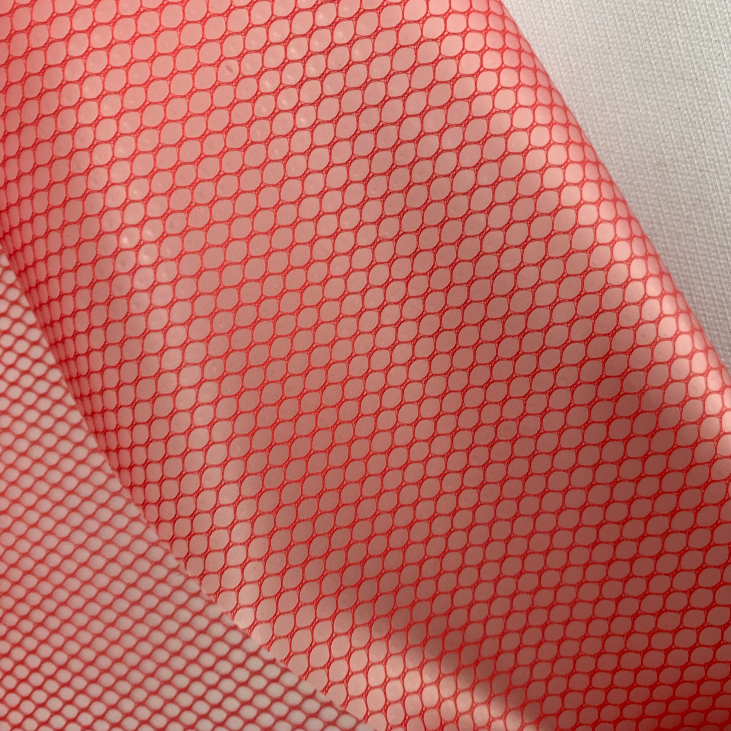 六角网环保EVA PEVA夹网布洗漱包材料膜详情图2