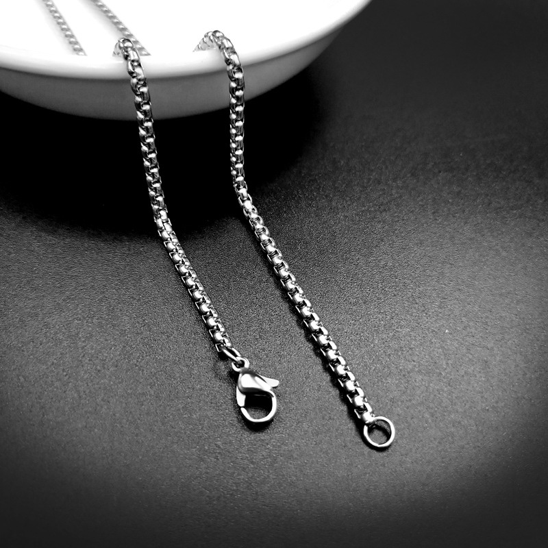 Fashionable and versatile square pearl men's necklace, 55cm Application Scenario