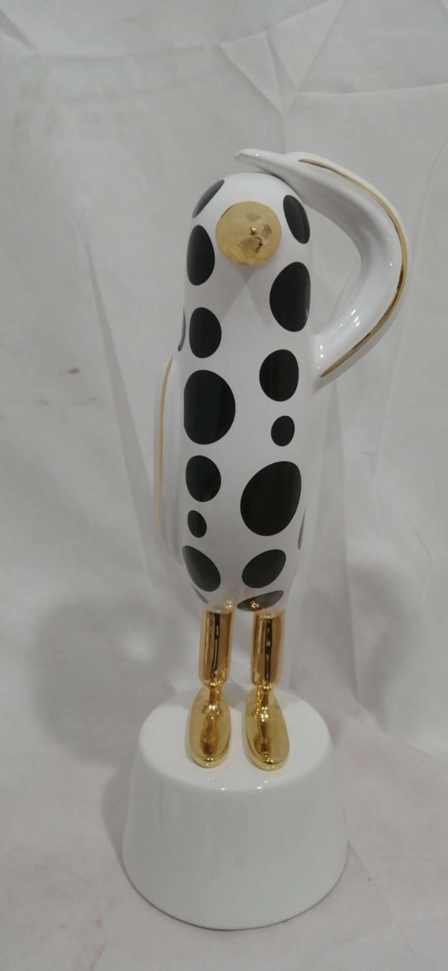 Creative home decoration pieces, entrance hall decoration design sense, artistic ceramic little penguin, 38 cm tall Application Scenario