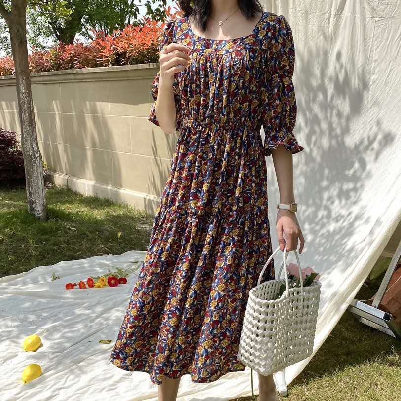 Summer new retro French square-neck floral dress, women's puffed sleeves, flared sleeves, petite bellflower long dress Application Scenario