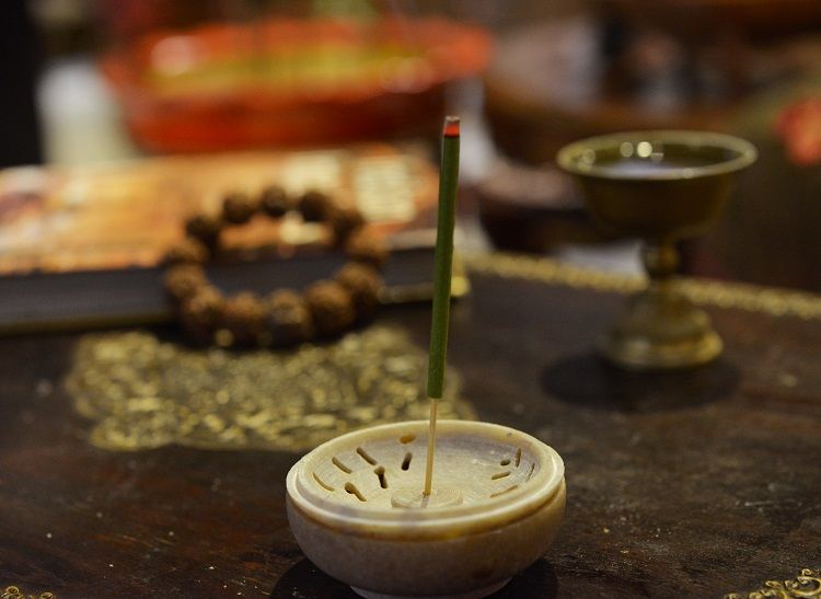 Soapstone is often used in round incense burners Application Scenario
