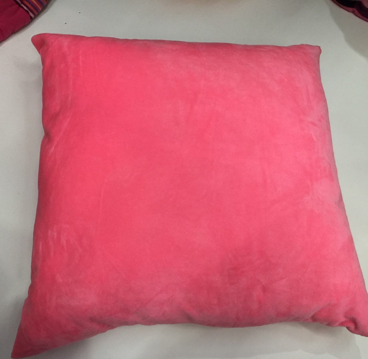 New Explosive Manufacturers Direct Sales 40Cm Solid Color European Super Soft Sofa Pillow Plus Pillow Core Home Bed Bay Window Cushion Car Pillow Application Scenario