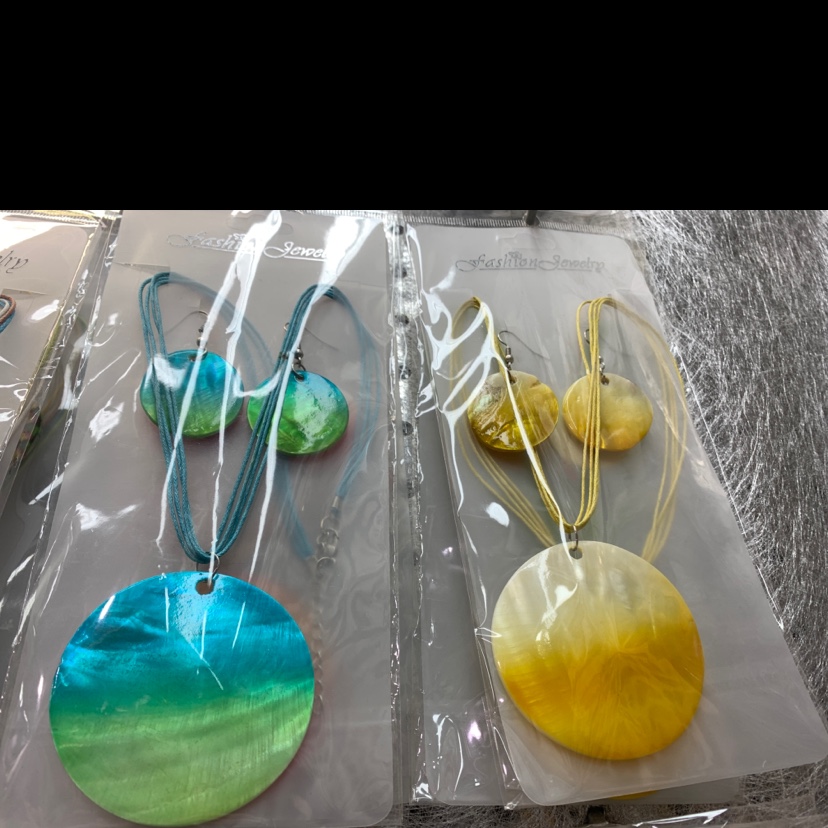 Two-tone matching necklace thumbnail