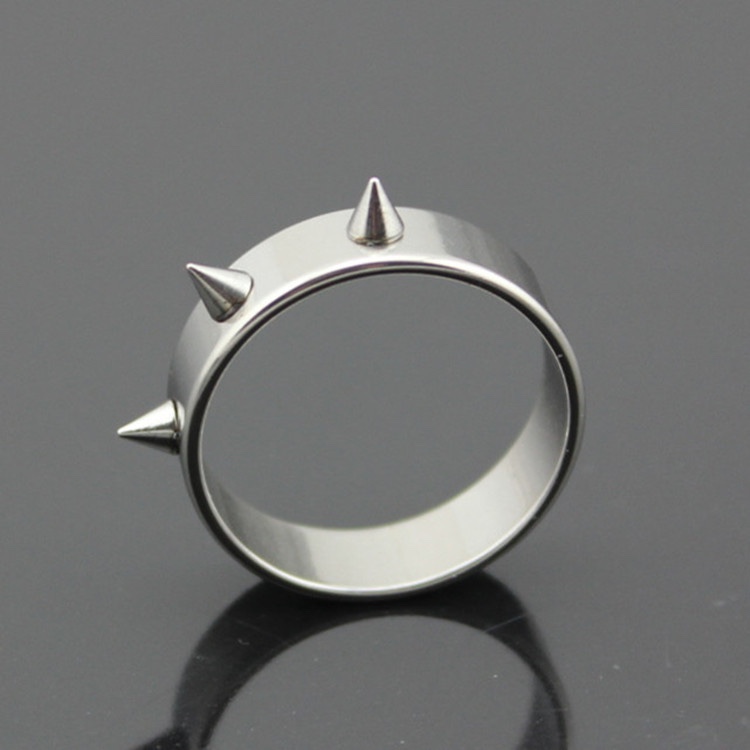 Fashion and fashion spiked ring