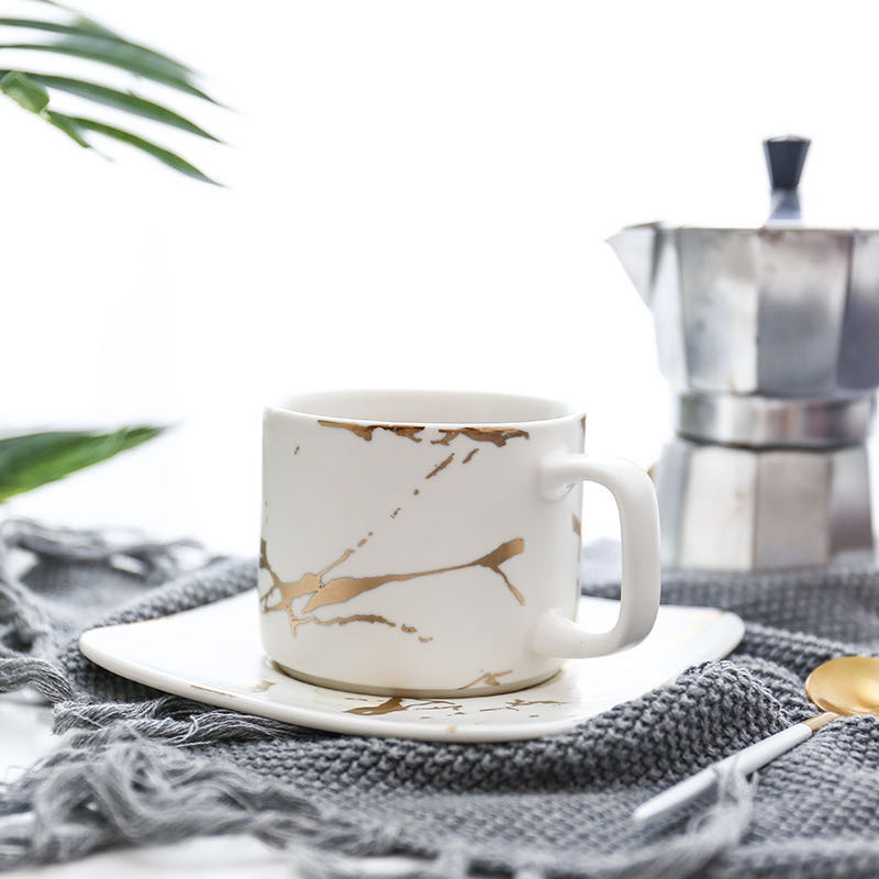 A modern and fashionable large coffee cup with a marble pattern in Nordic style pic 4