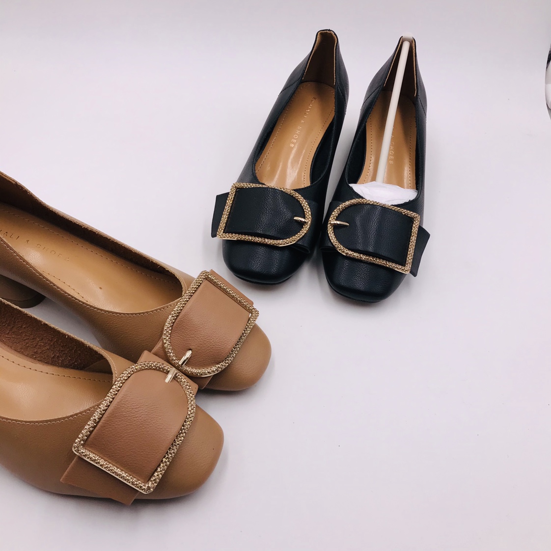 Women's golden diamond horseshoe buckle low-heeled comfortable and versatile single shoes details Picture