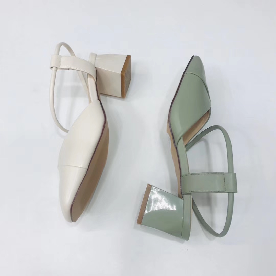 Women's candy-colored fresh flip-flops Application Scenario