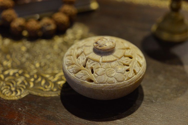 皂石多用圆香炉