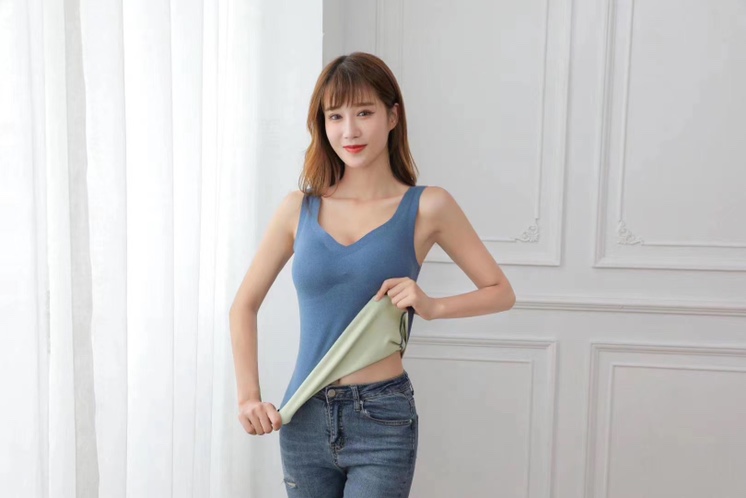 For autumn and winter, women's warm vests are thickened and fleece, with cotton underwear inside, a vest, a close-fitting base layer, and a waistcoat to provide three layers of warmth Specification image