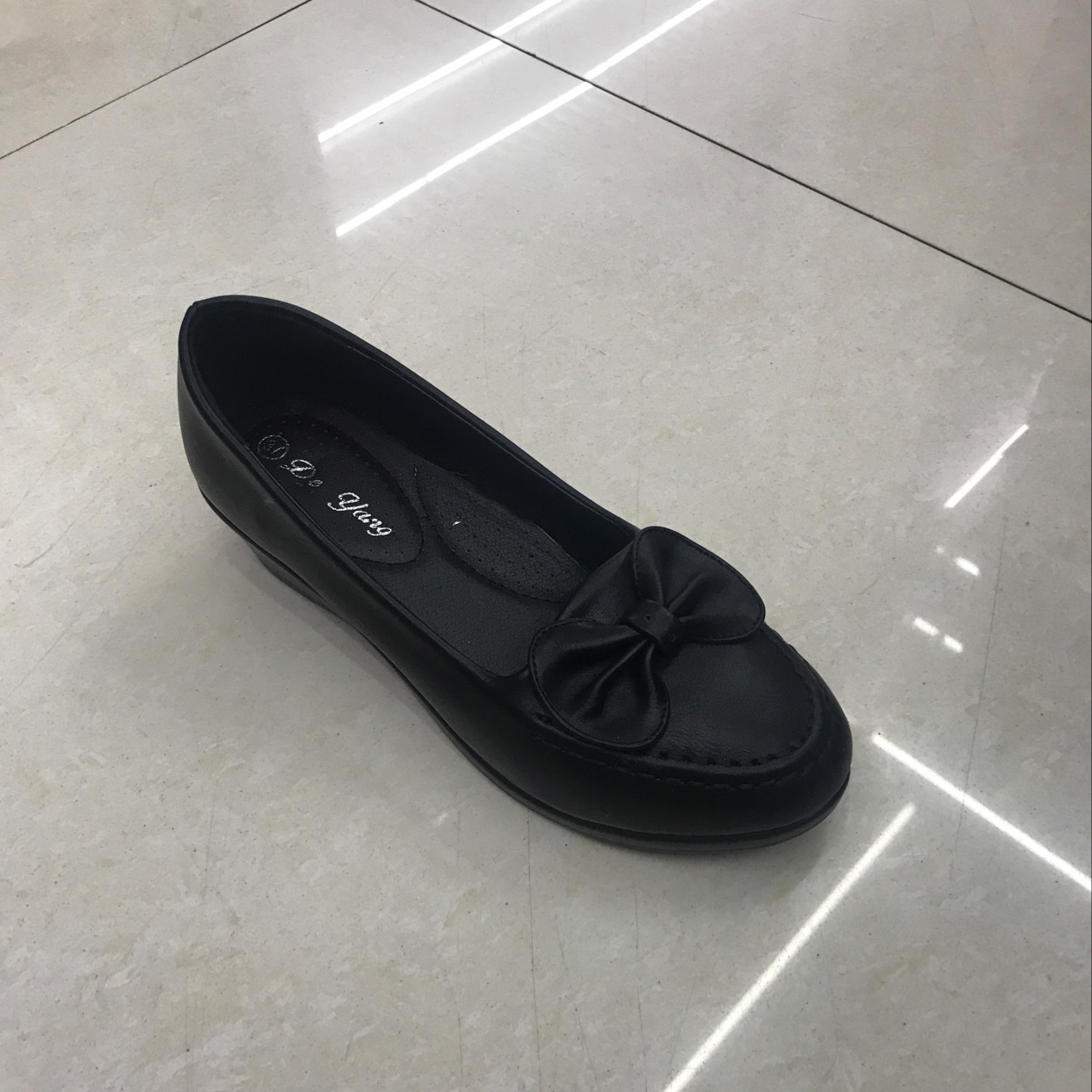 Single shoes thumbnail