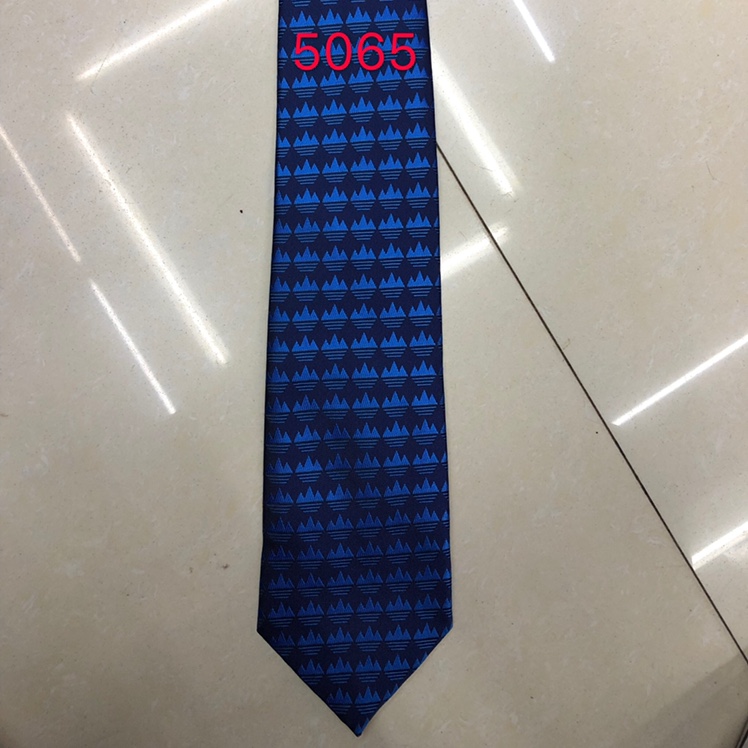 Mark the tie 4 details Picture