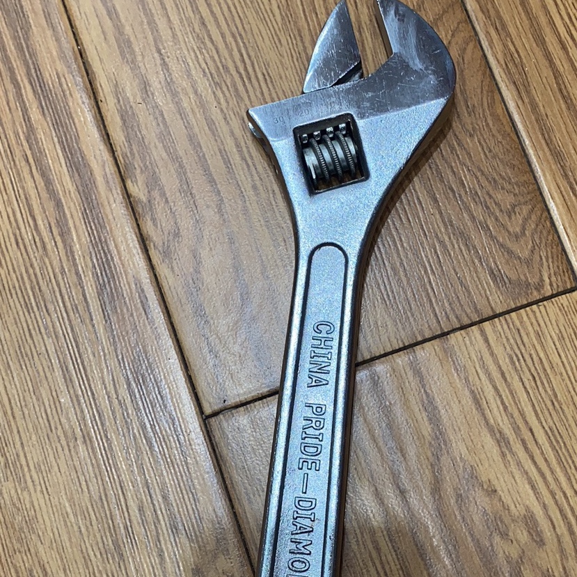 Light wrench handle thumbnail