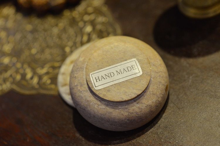 Soapstone is often used in round incense burners Specification image