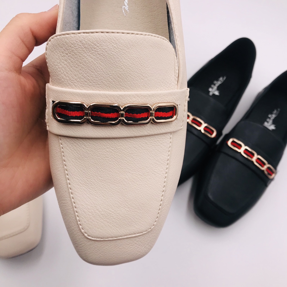 Women's soft-soled leather textured flat comfortable single shoes Application Scenario