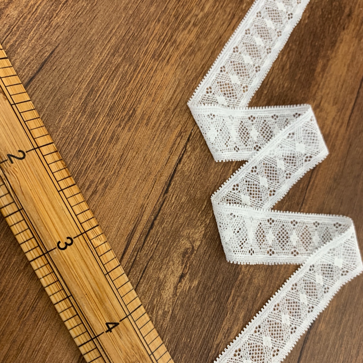 Lace, elastic lace details Picture