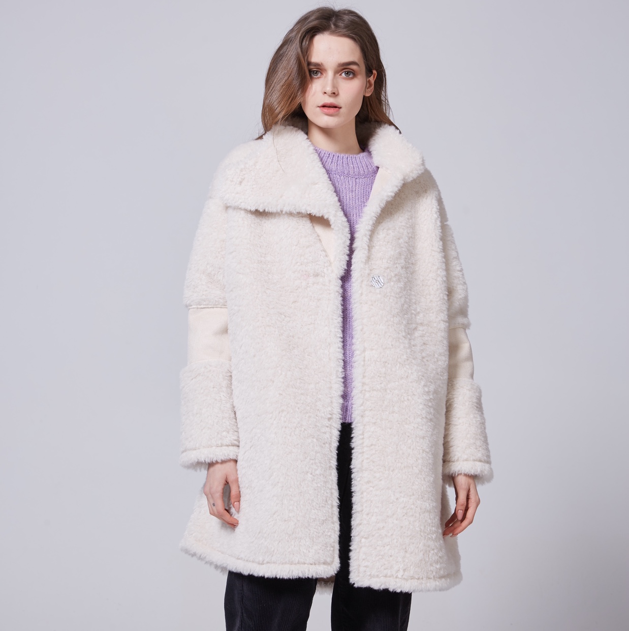 In 2020, The New Korean Version Of The Trend Of Women's Clothing Simulation Fur One Long Coat details Picture