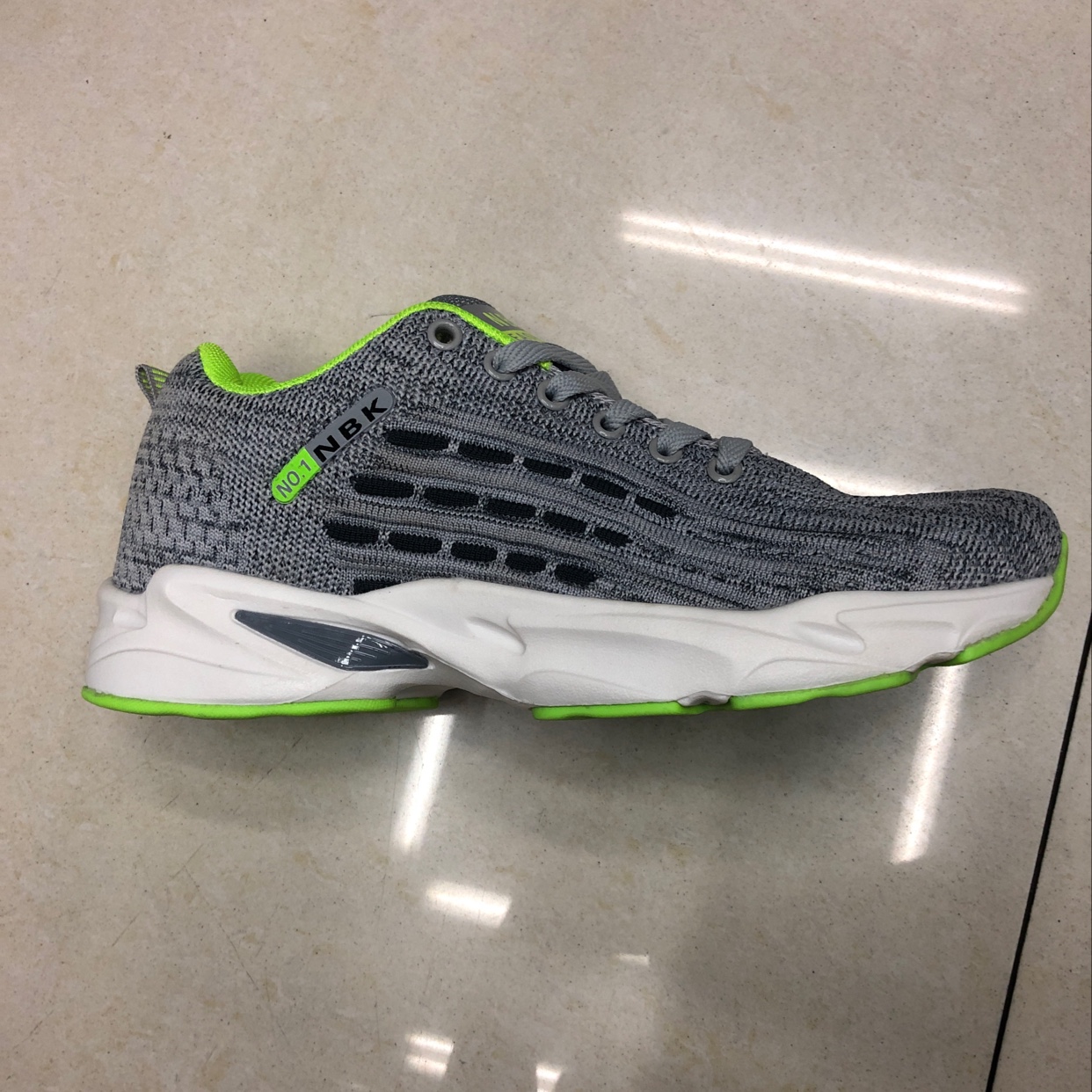 Men's sports shoes B13 thumbnail