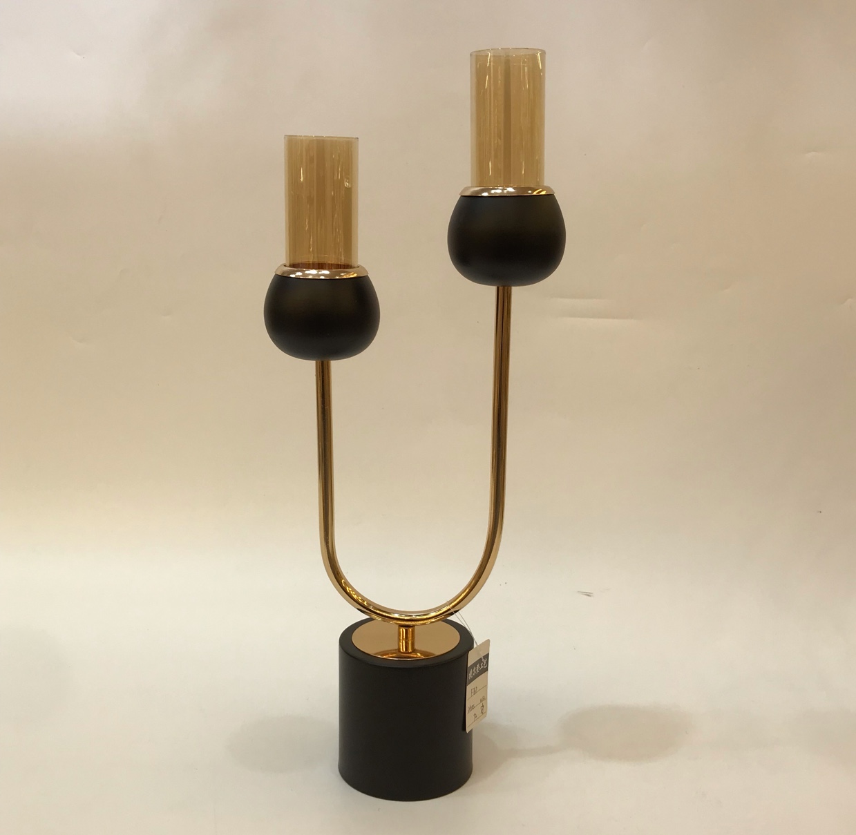 The candlestick has a blackhead