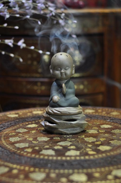 Little Monk ceramic incense burner details Picture