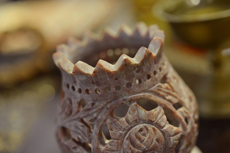 Soapstone sunflower candlestick Specification image