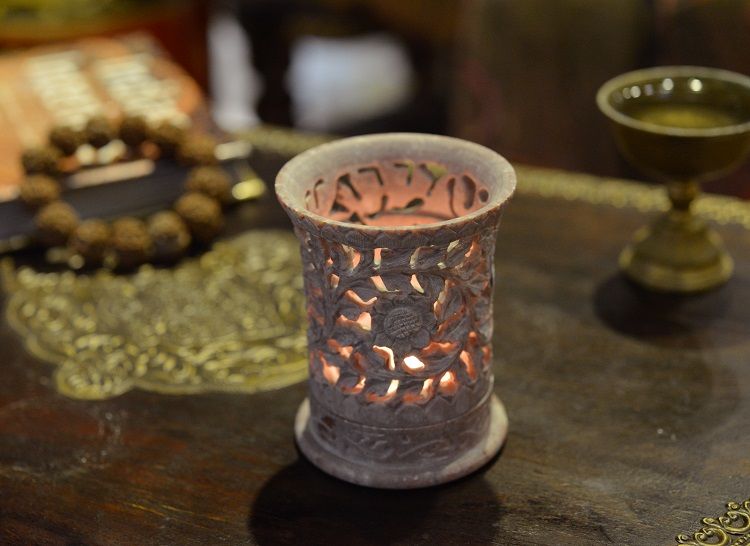 Soapstone tengwan cylindrical aroma diffuser Application Scenario