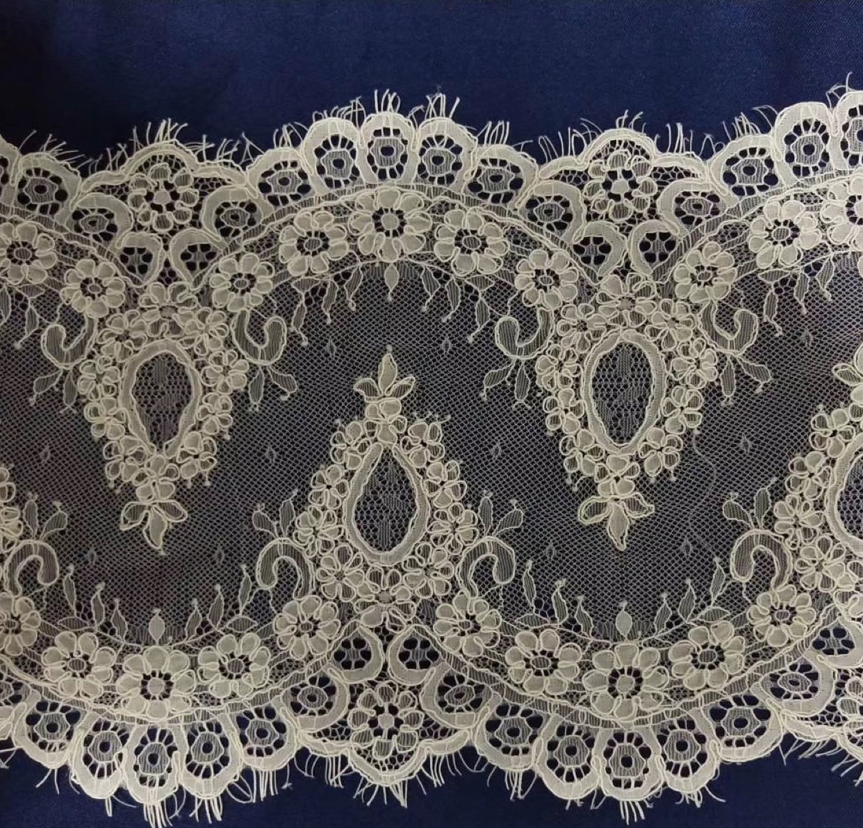 Wholesale market for custom-made bone line manufacturers of non-elastic eyelash lace