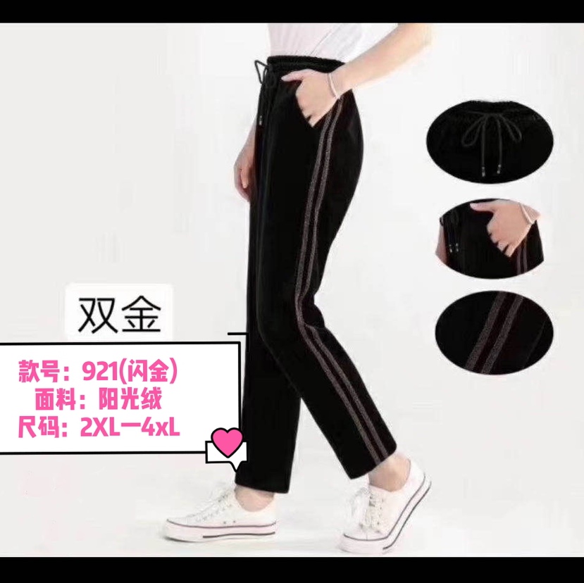 Wide-legged pants of woman thumbnail