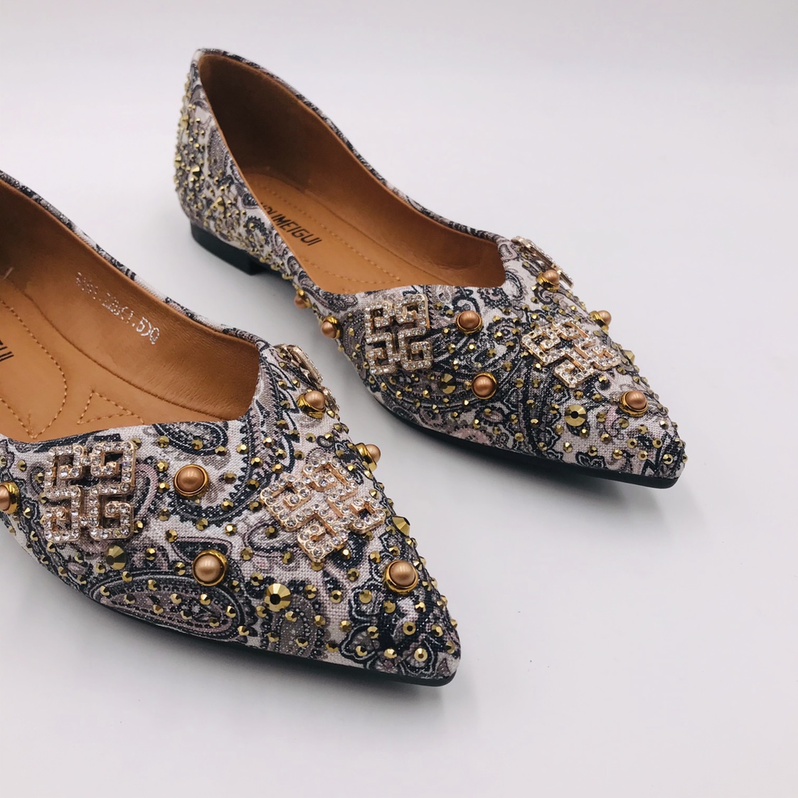 Women's retro style and national trend versatile flat shoes details Picture