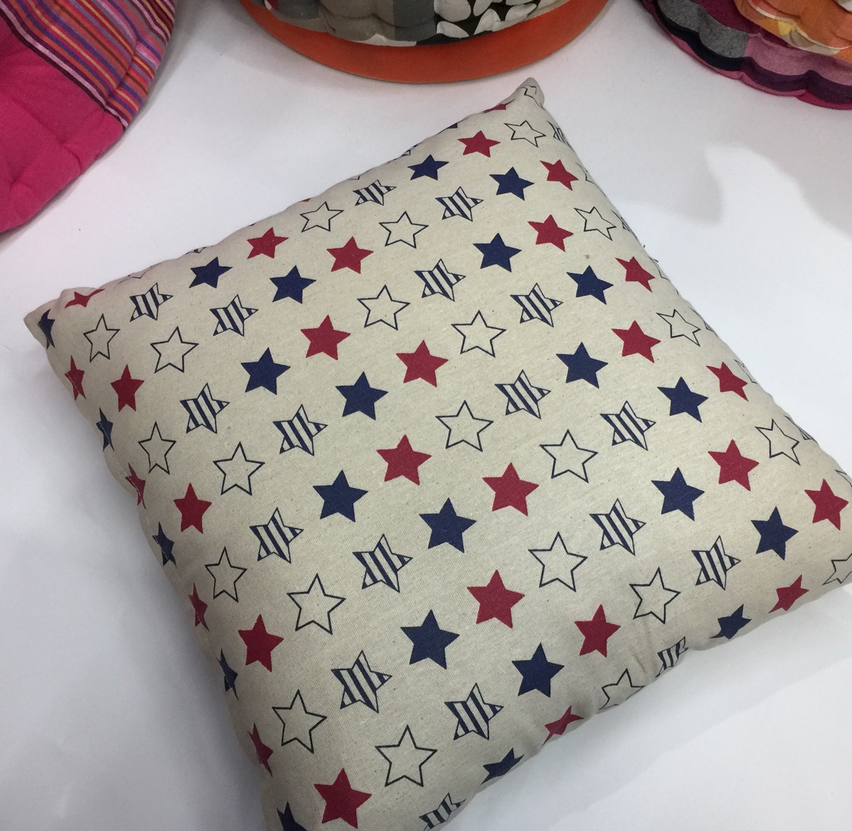 New Explosive Manufacturers Direct Sales European Printed Cloth Pillow Case Plus Core Home Bedroom Bed Sofa Bay Window Cushion Car Pillow Application Scenario