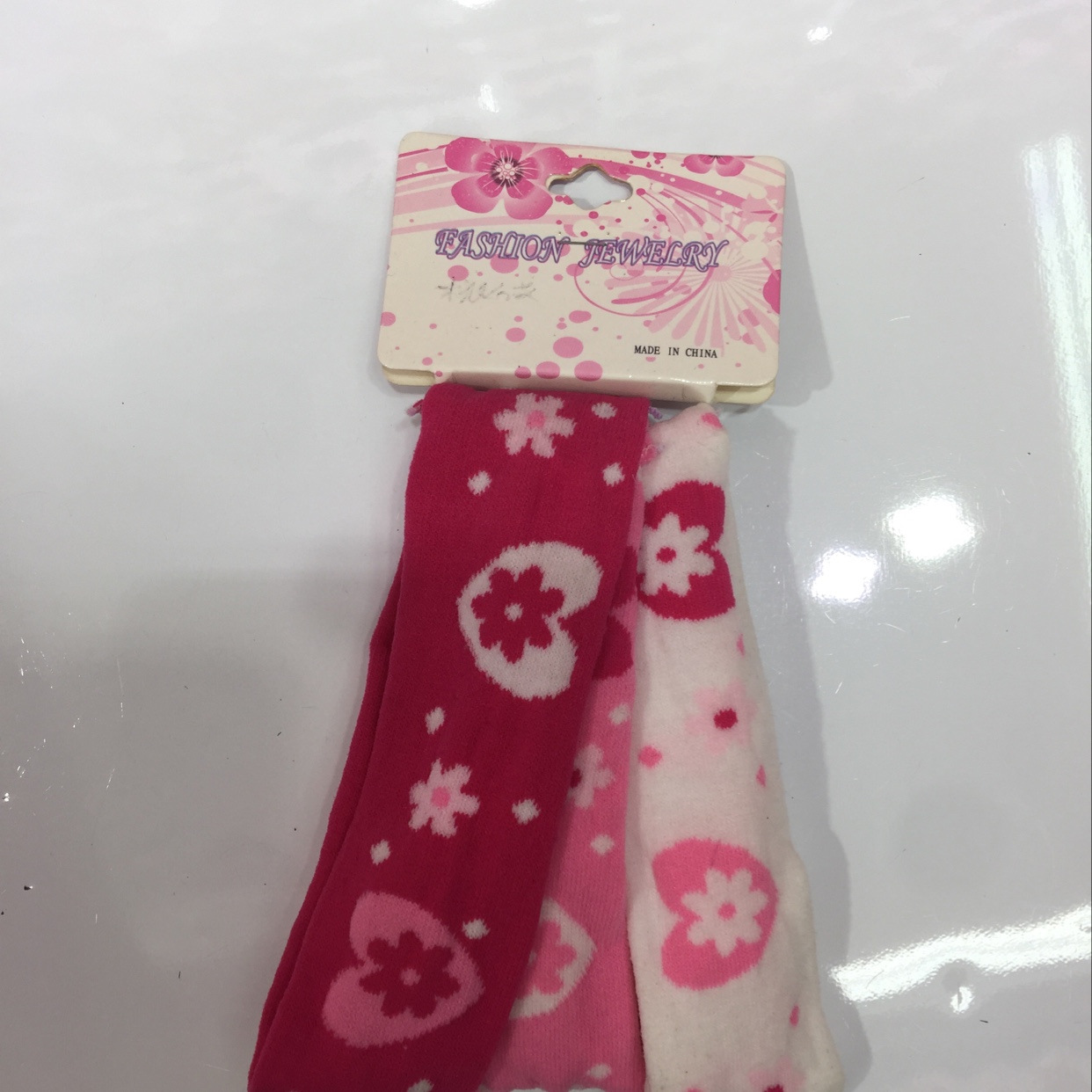 Heart-shaped children's knitted hair band with three upper CARDS thumbnail