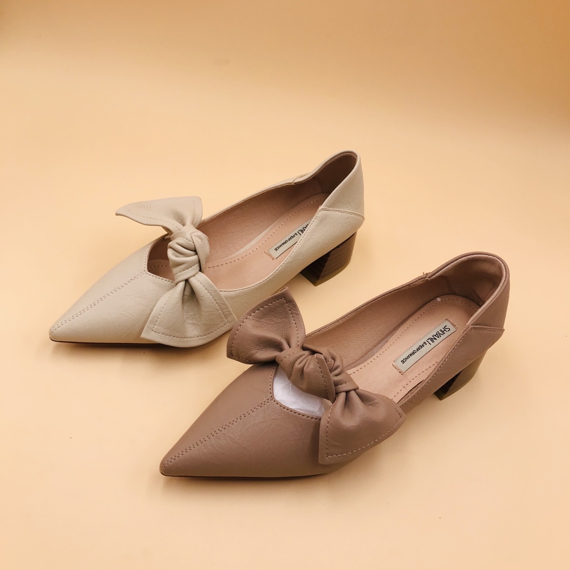 Korean version women's bow pointed-toe low-heeled single shoe details Picture