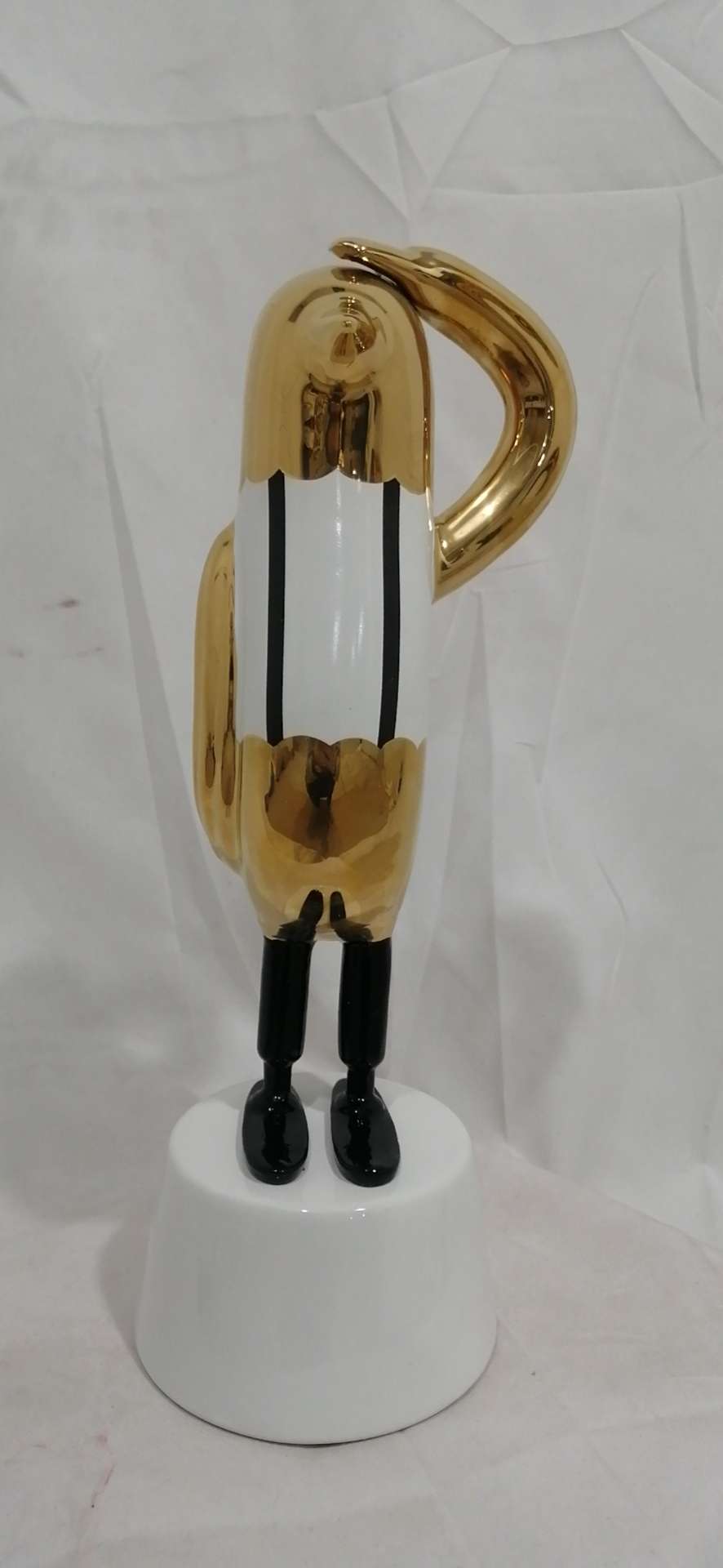 Creative home decoration pieces, entrance hall decoration design sense, artistic ceramic little penguin, 38 cm tall undefined