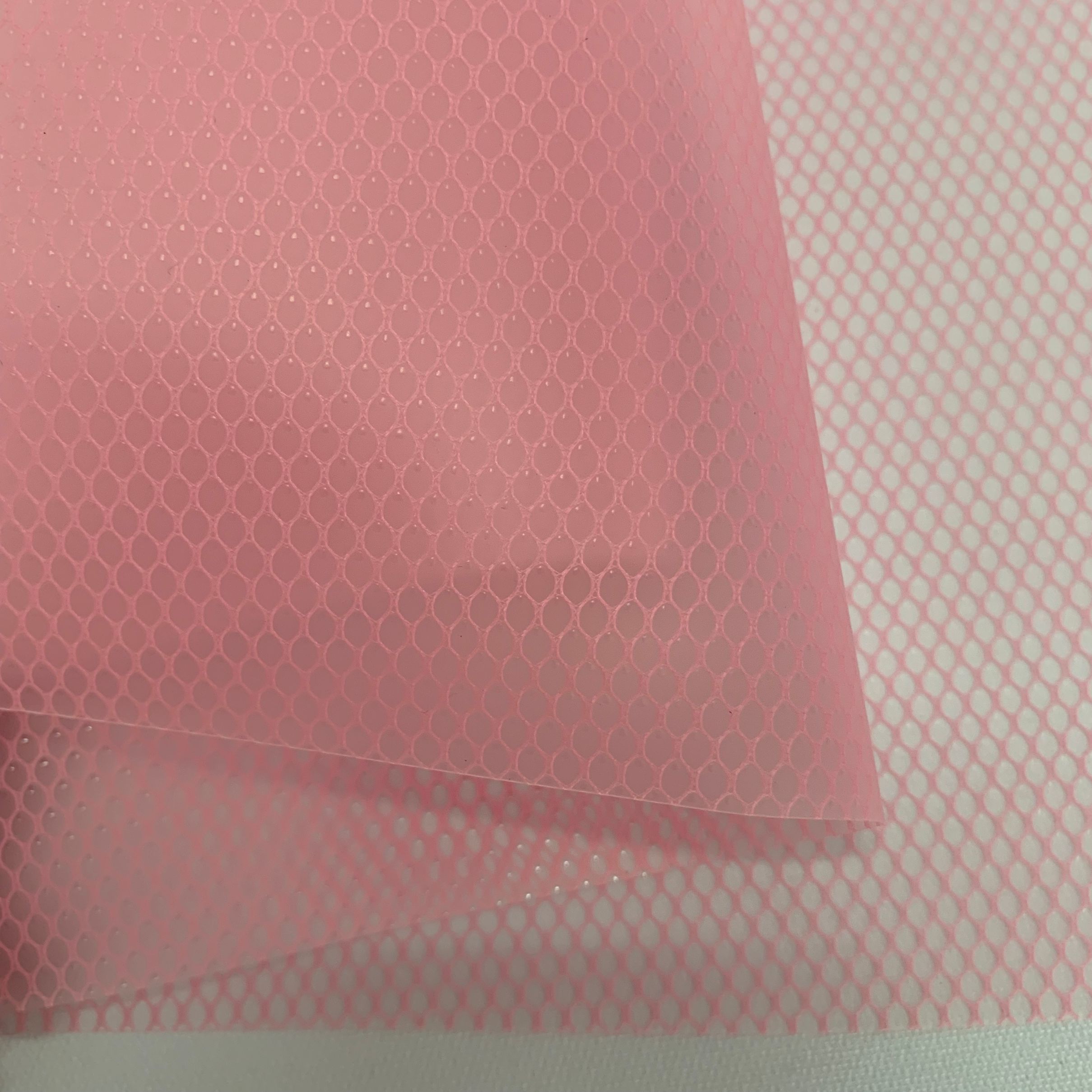 六角网环保EVA PEVA夹网布洗漱包材料膜详情图1