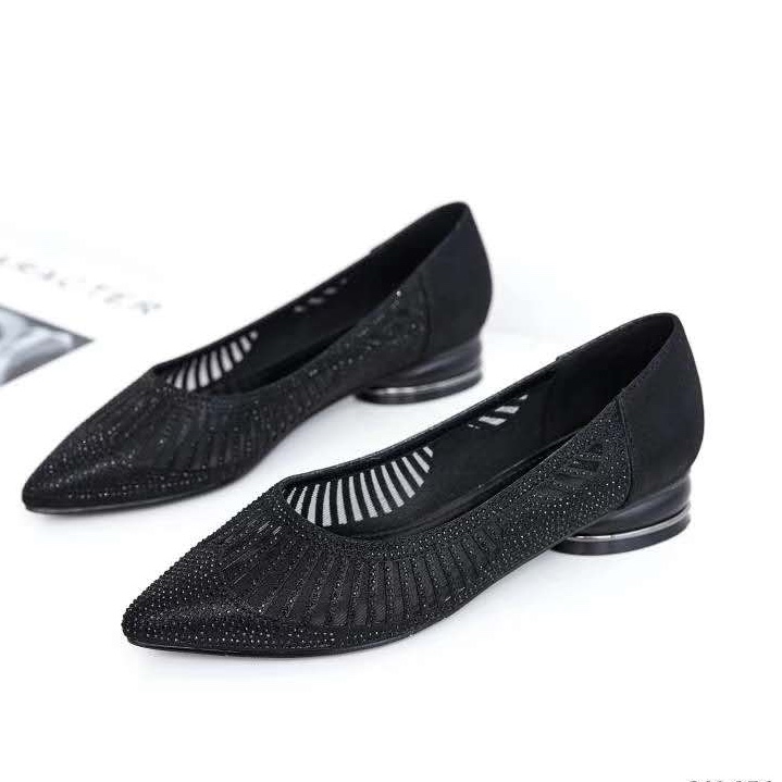Women's lace cutout fashionable low-heeled single shoes details Picture