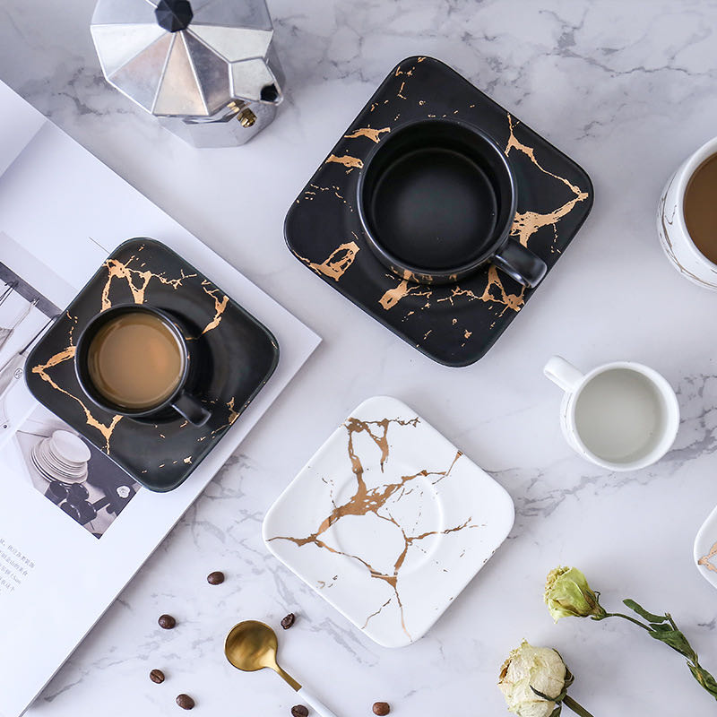 A modern and fashionable large coffee cup with a marble pattern in Nordic style Item Picture
