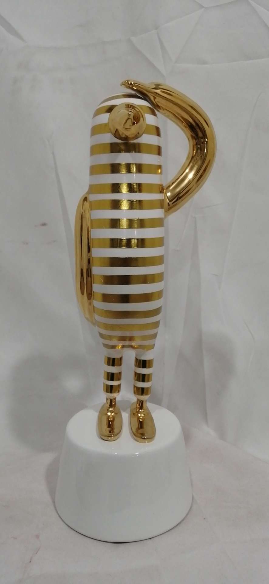 Creative home decoration pieces, entrance hall decoration design sense, artistic ceramic little penguin, 38 cm tall Item Picture